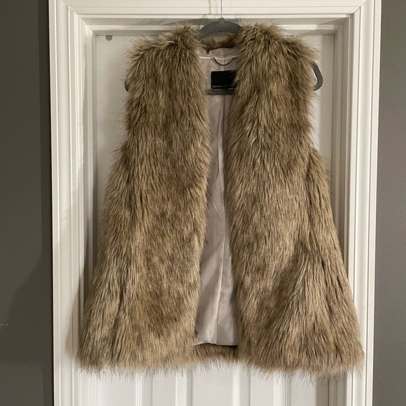 Banana Republic Faux Fur Vest - Picture 2 of 9